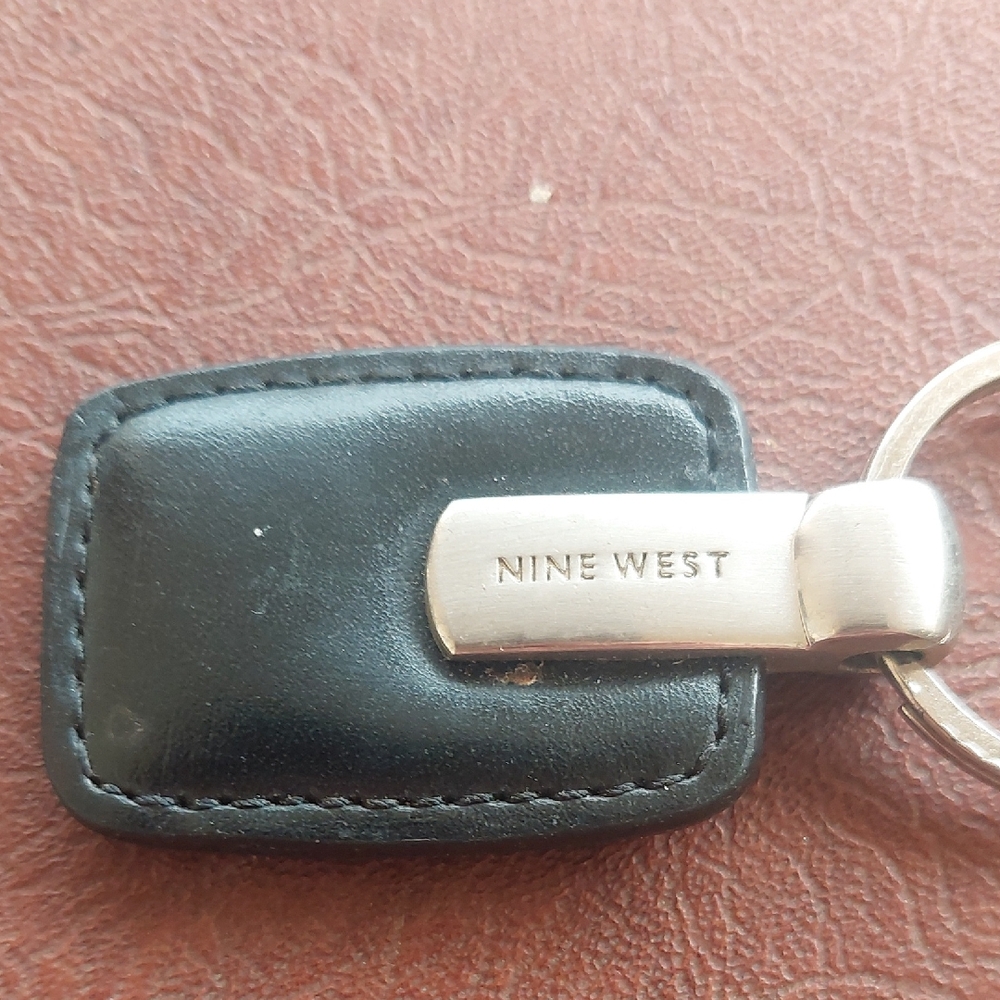 Nine West Black Leather Key Fob Keychain Keyring Silver Tone Key Ring